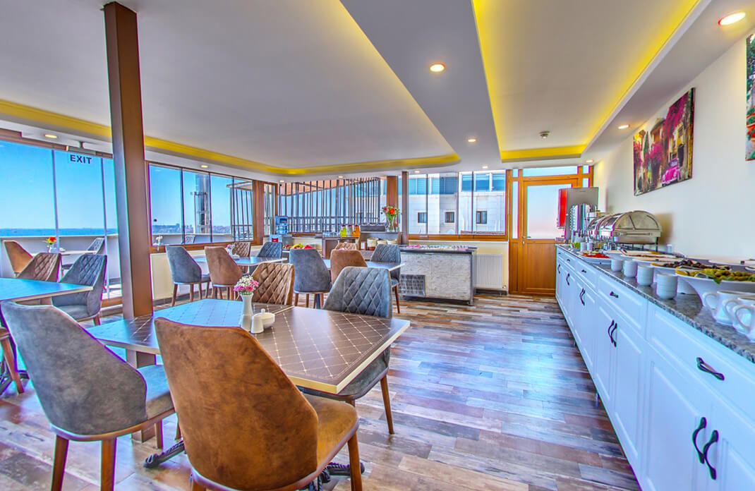 Restaurant & Breakfast