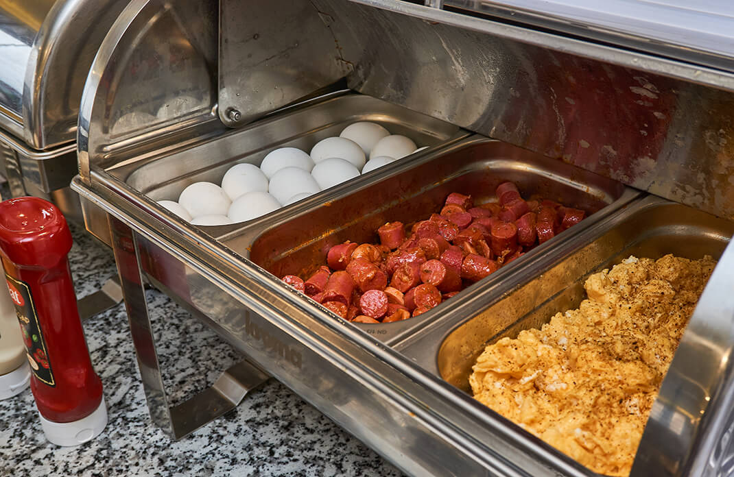 Restaurant & Breakfast