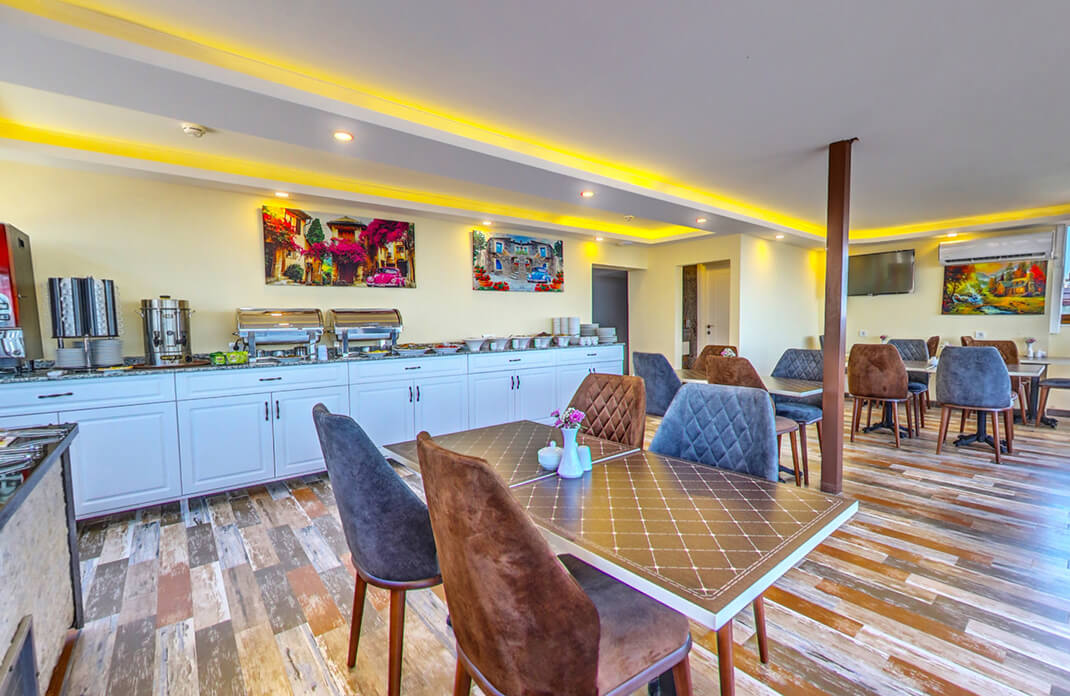 Restaurant & Breakfast