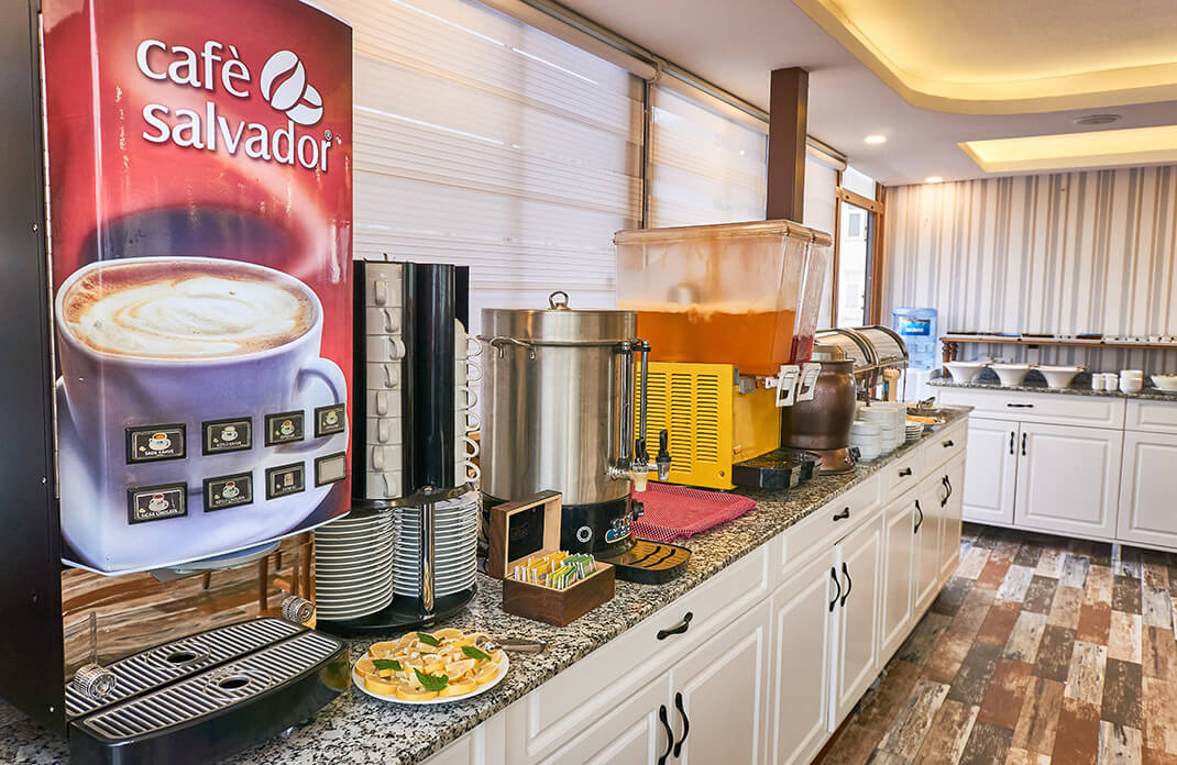 Restaurant & Breakfast